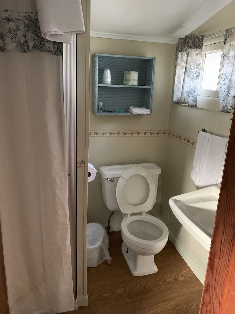 Carroll Motel & Cottages Studio (The Victorian - Cottage #14) 3