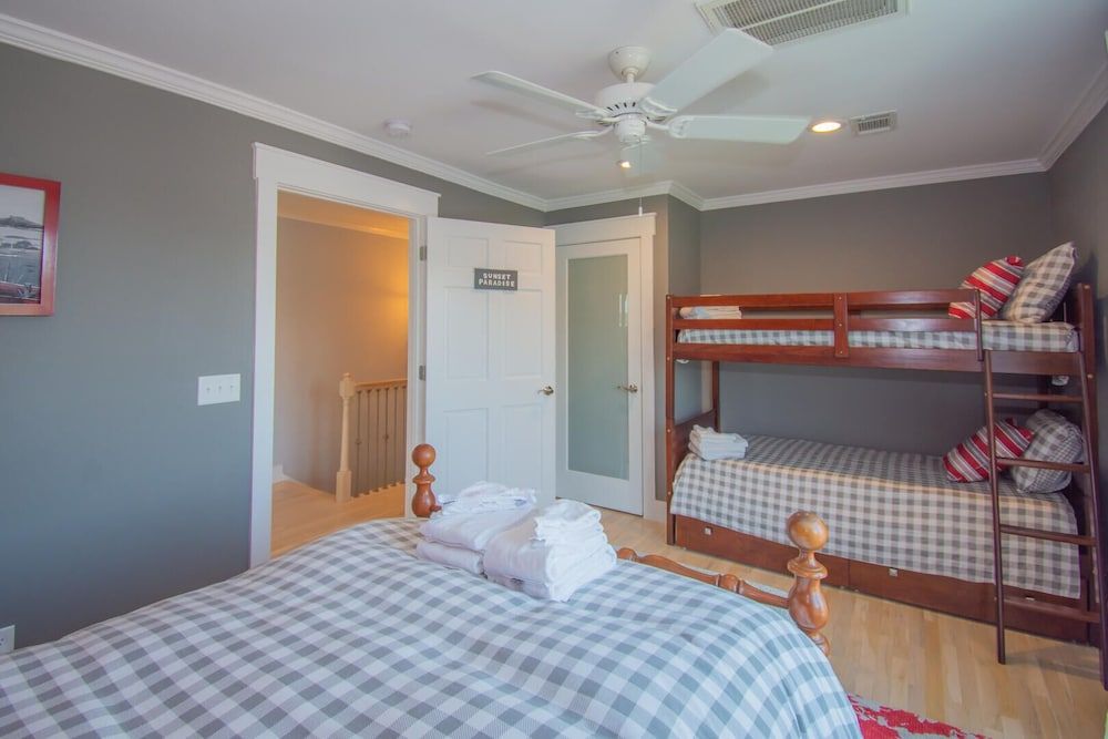 House, Multiple Beds, Kitchen, Beach View
