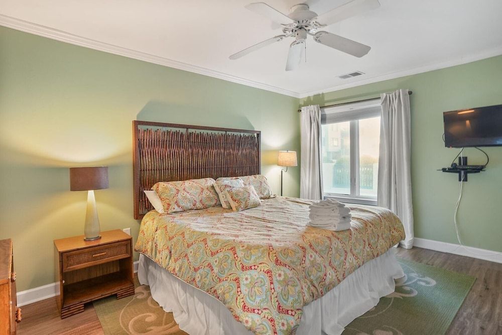 Condo, 1 King Bed, Kitchen, Ocean View