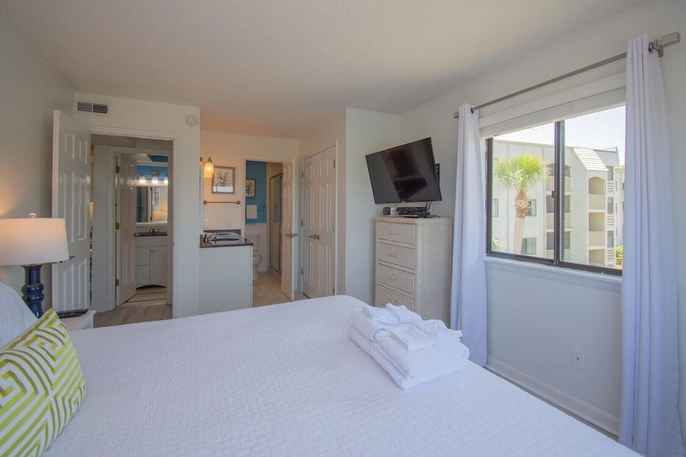 Condo, 1 King Bed with Sofa bed, Kitchen