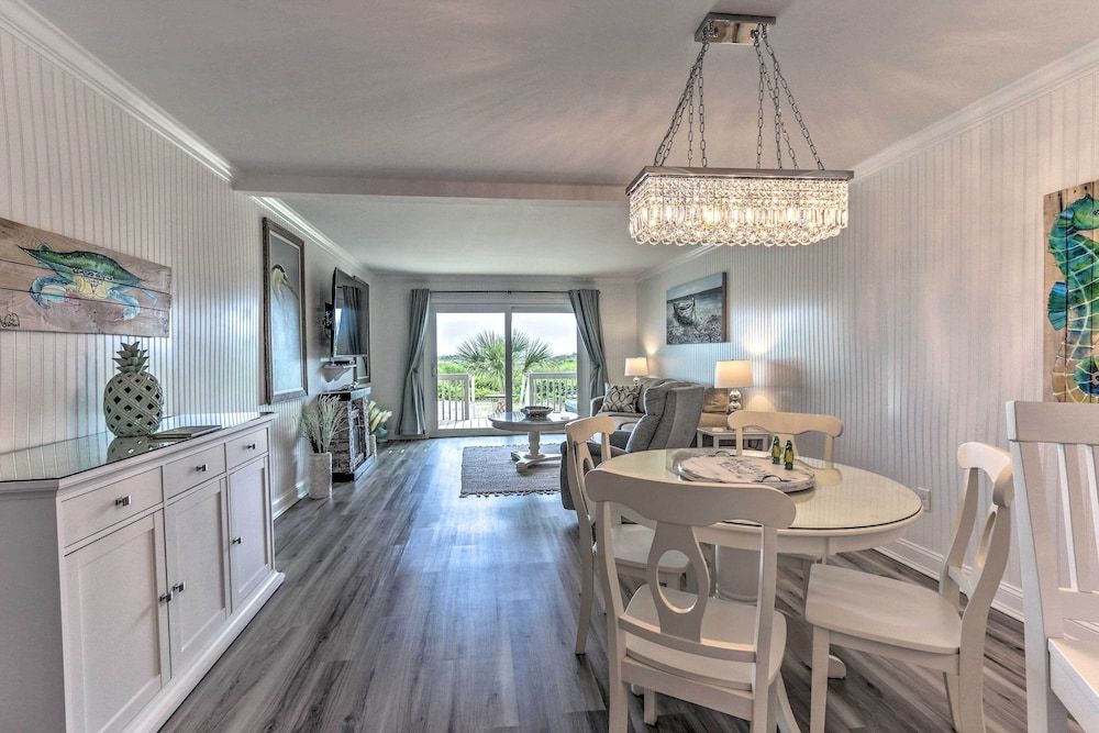 Beachfront Oasis: Condo w/ Deck + Pool Access