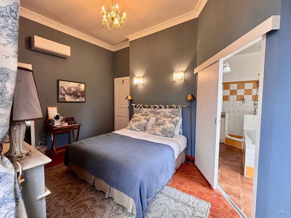 Standard Double Room (ST CLAIR)