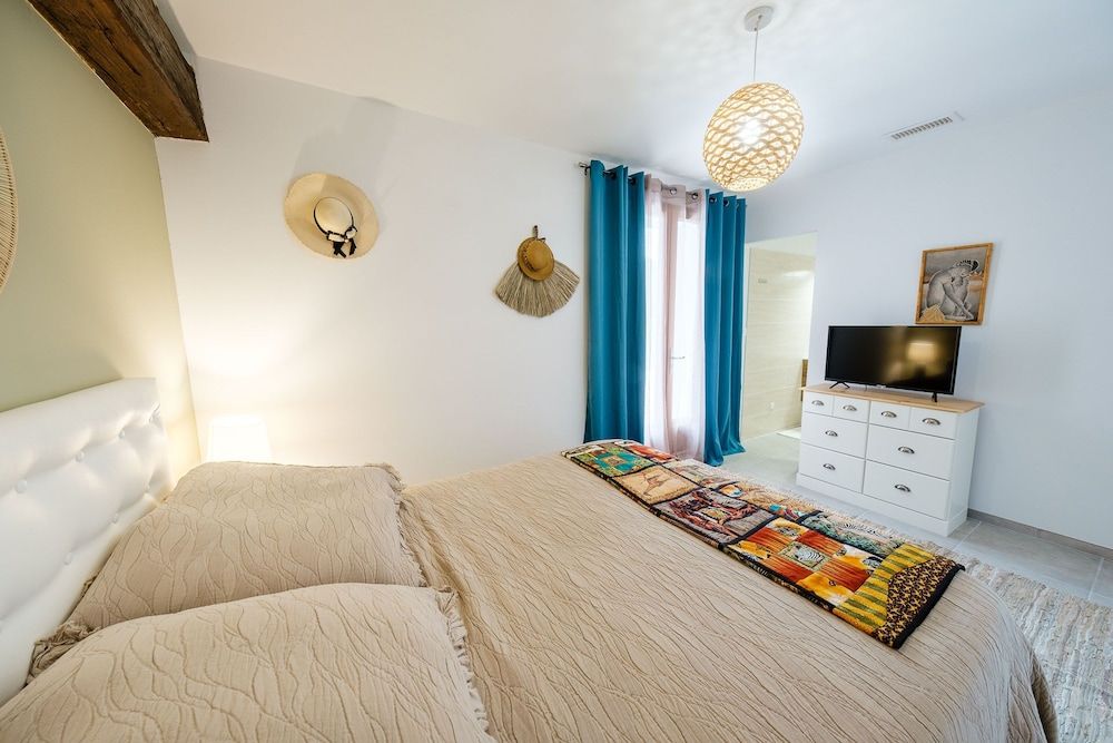 House, 2 Bedrooms (La Petite Maison - côté bois)