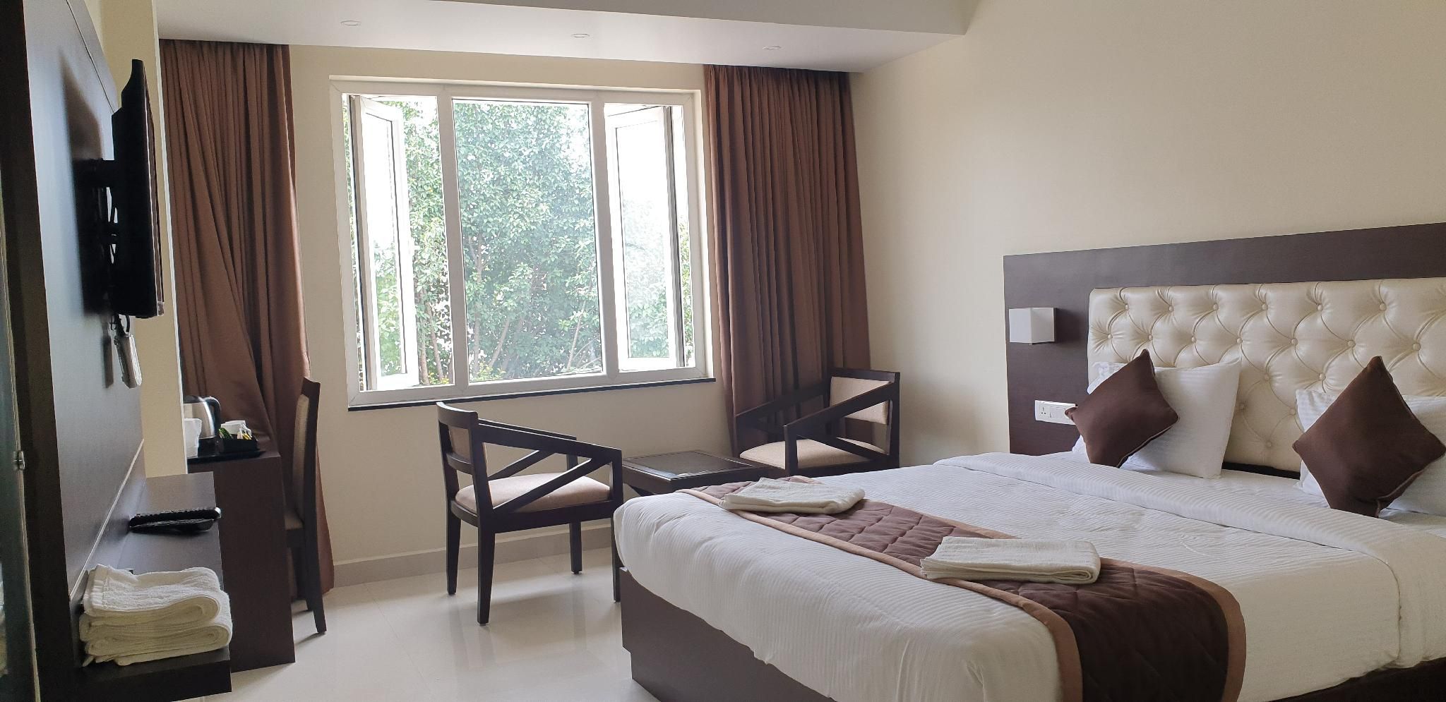 VSR GRAND Deluxe Double Room