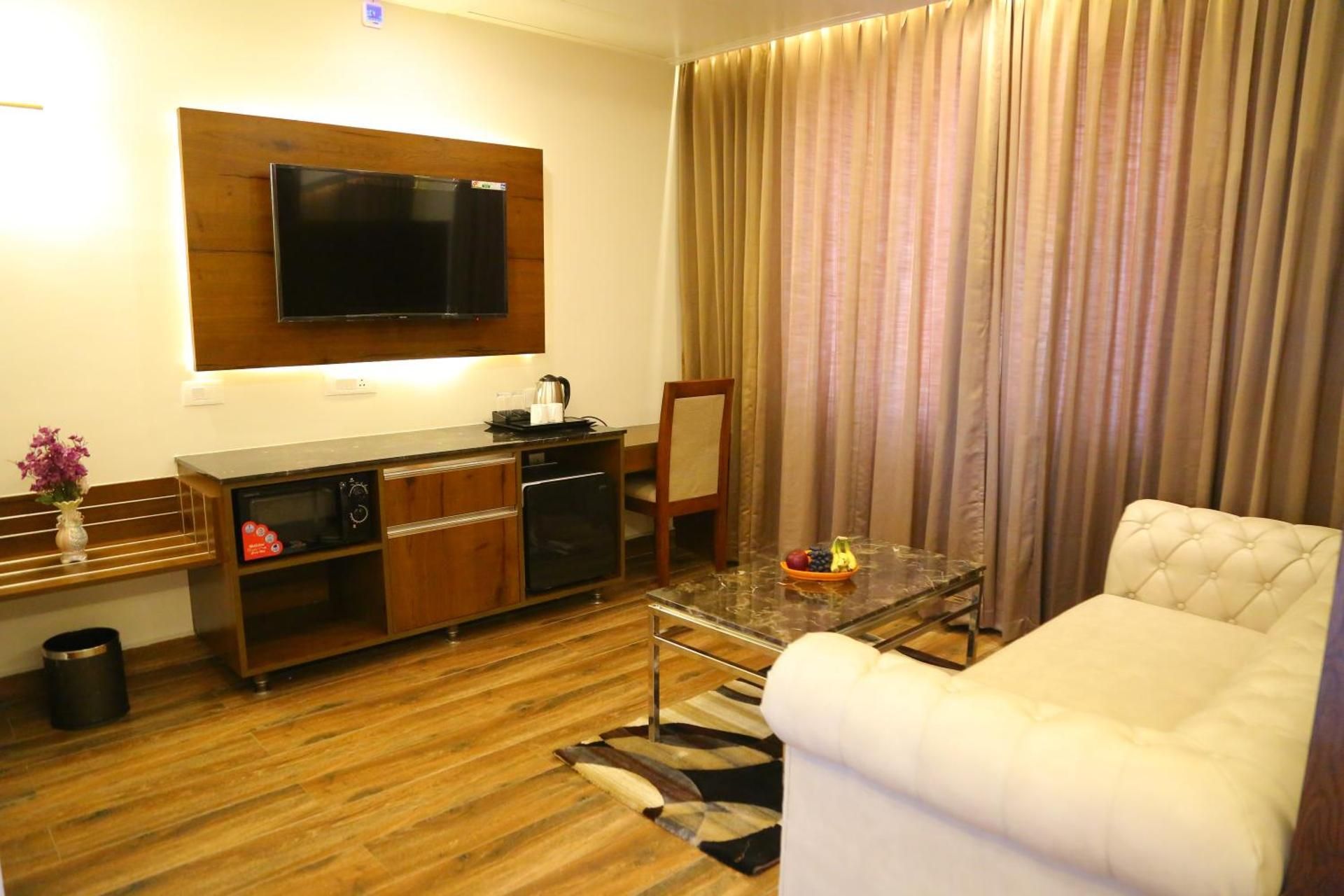 VSR GRAND Deluxe Double Room 3