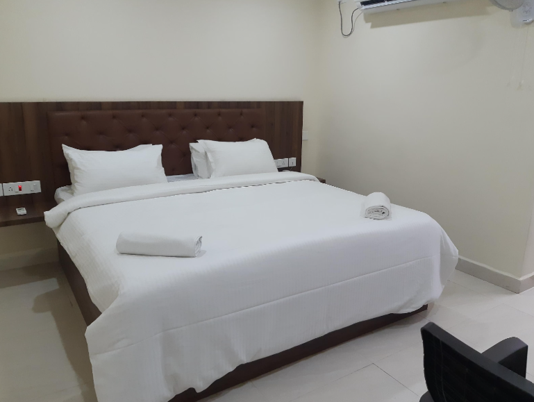 Deluxe Double or Twin AC Room