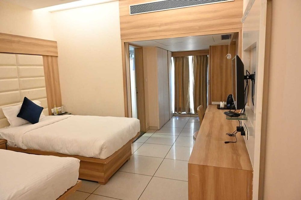 Rang Lords Inn Bharuch Deluxe Room 2