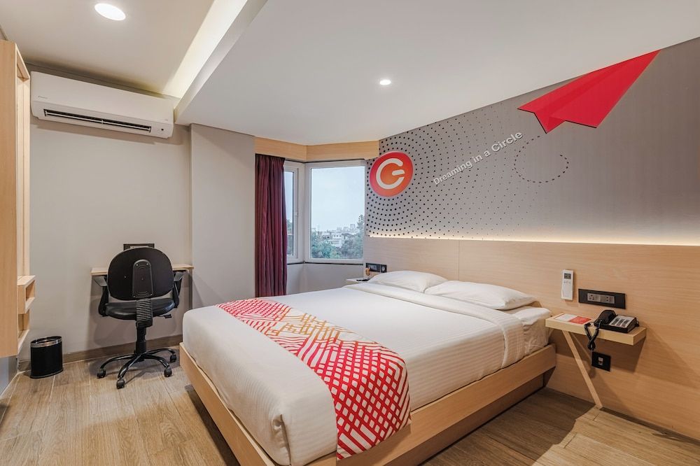 Ginger Bharuch D-Luxe Queen Room 3