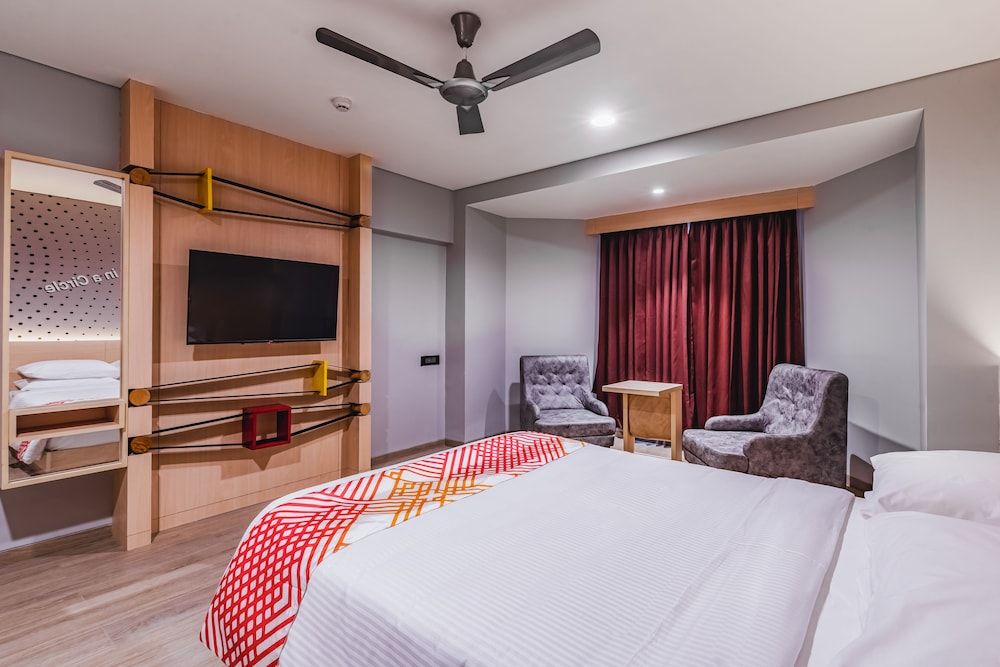 Ginger Bharuch D-Luxe Queen Room 4