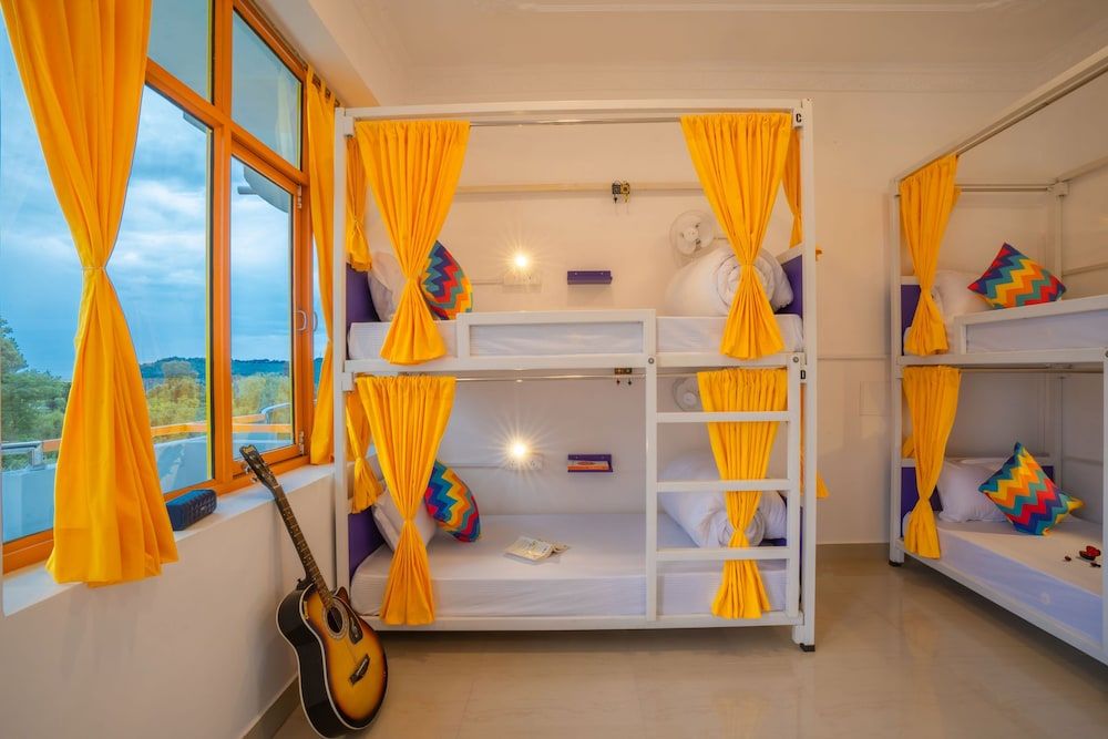 goSTOPS Bir Landing Site - Hostel Bed In 6 Bed Mixed Dormitory Room With Ensuite Bathroom 8