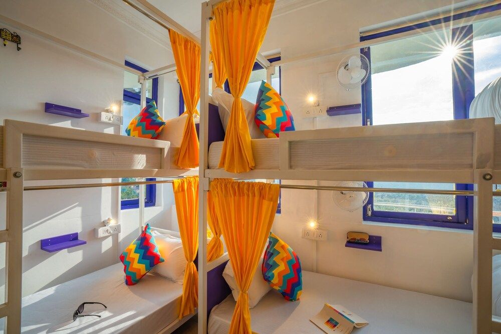 goSTOPS Bir Landing Site - Hostel Bed In 6 Bed Mixed Dormitory Room With Ensuite Bathroom 4