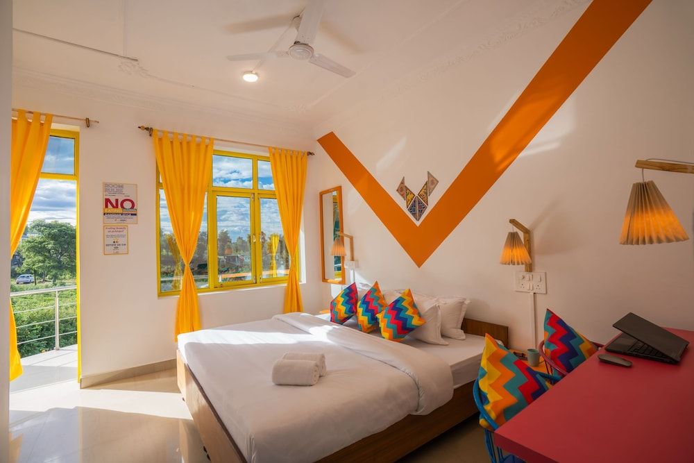 goSTOPS Bir Landing Site - Hostel Deluxe Private Room with Balcony and Ensuite Bathroom