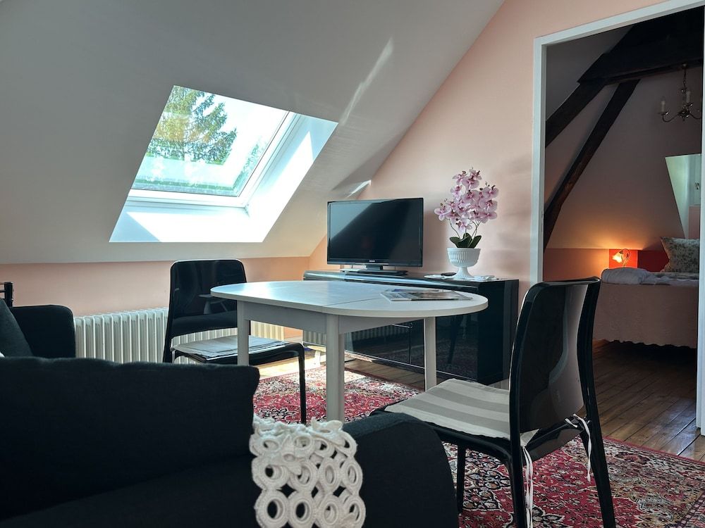 Logis Vélès Superior Suite, Private Bathroom, Park View 11