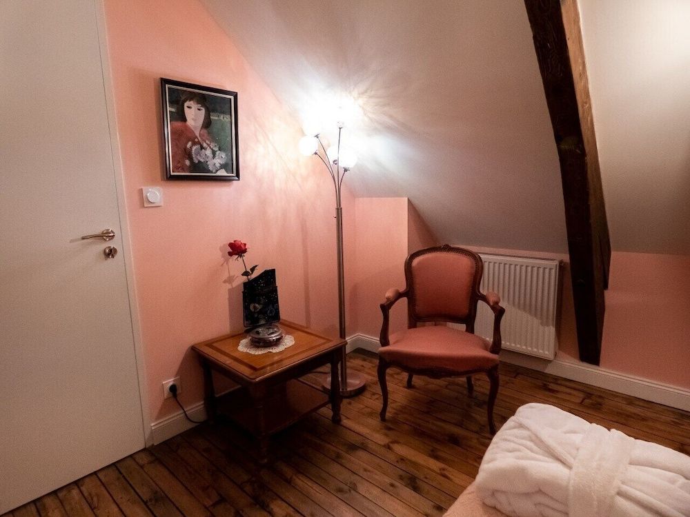 Logis Vélès Superior Suite, Private Bathroom, Park View 9