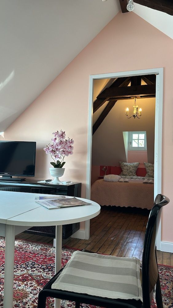 Logis Vélès Superior Suite, Private Bathroom, Park View 10