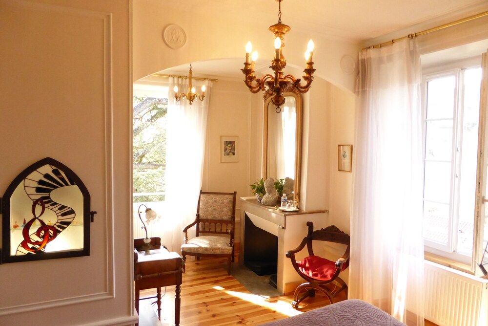 Double Room, Hill View (Maurice Ravel)
