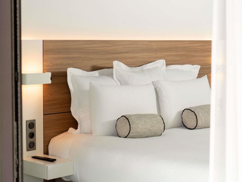 Junior Suite, 1 King Bed with Sofa bed (Patio View)