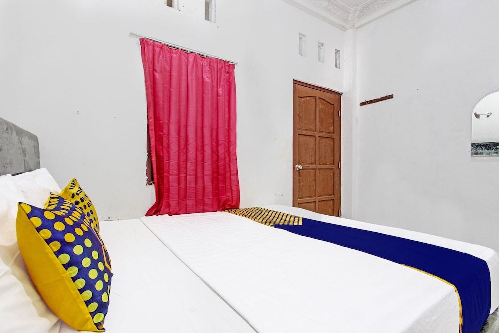 SPOT ON 92156 Adinda Kost Double Room 15