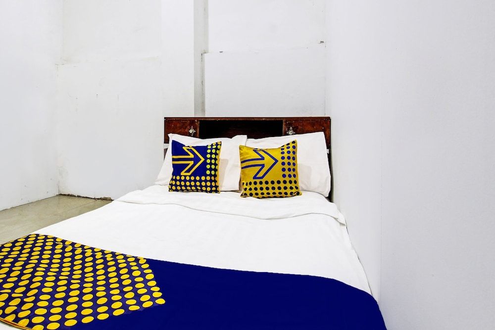SPOT ON 92156 Adinda Kost Double Room 4
