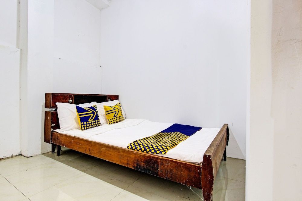 SPOT ON 92156 Adinda Kost Double Room 12