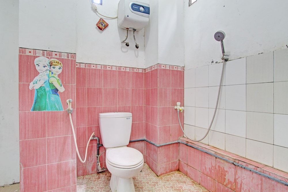 SPOT ON 92156 Adinda Kost Double Room 16