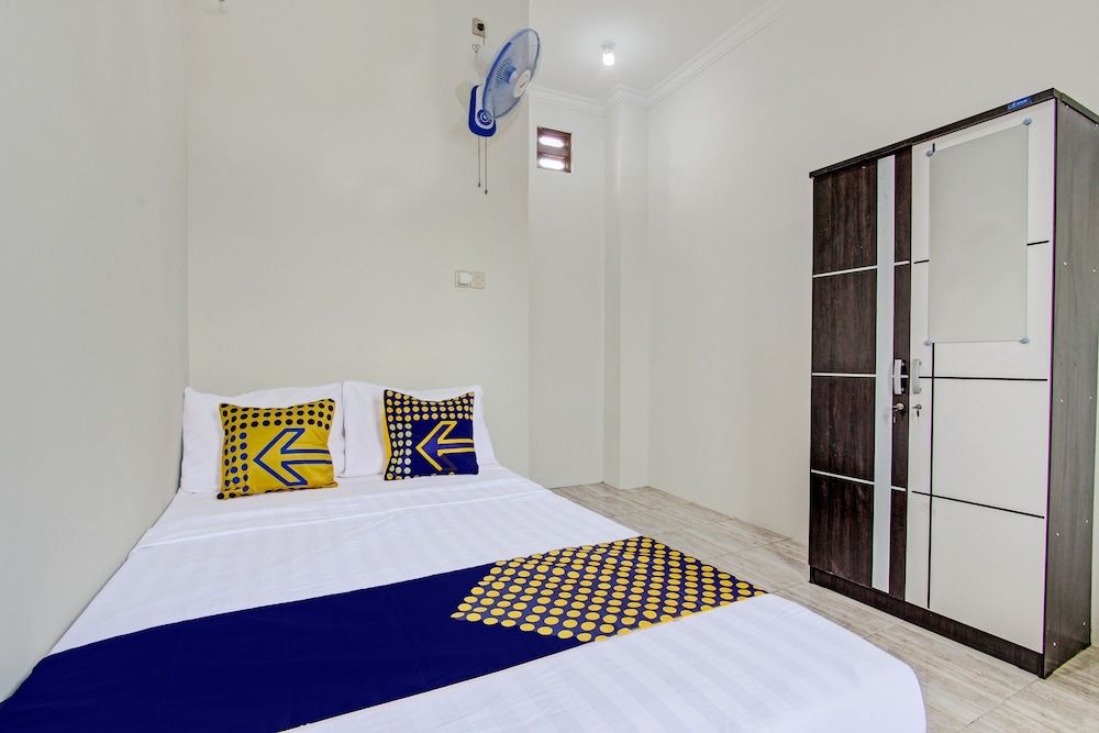 SPOT ON 92181 Kristin Homestay Economy Double Room 13