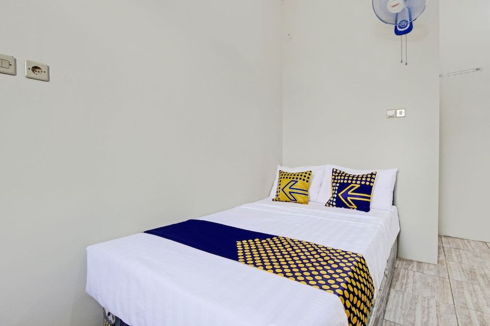 SPOT ON 92181 Kristin Homestay Economy Double Room 8