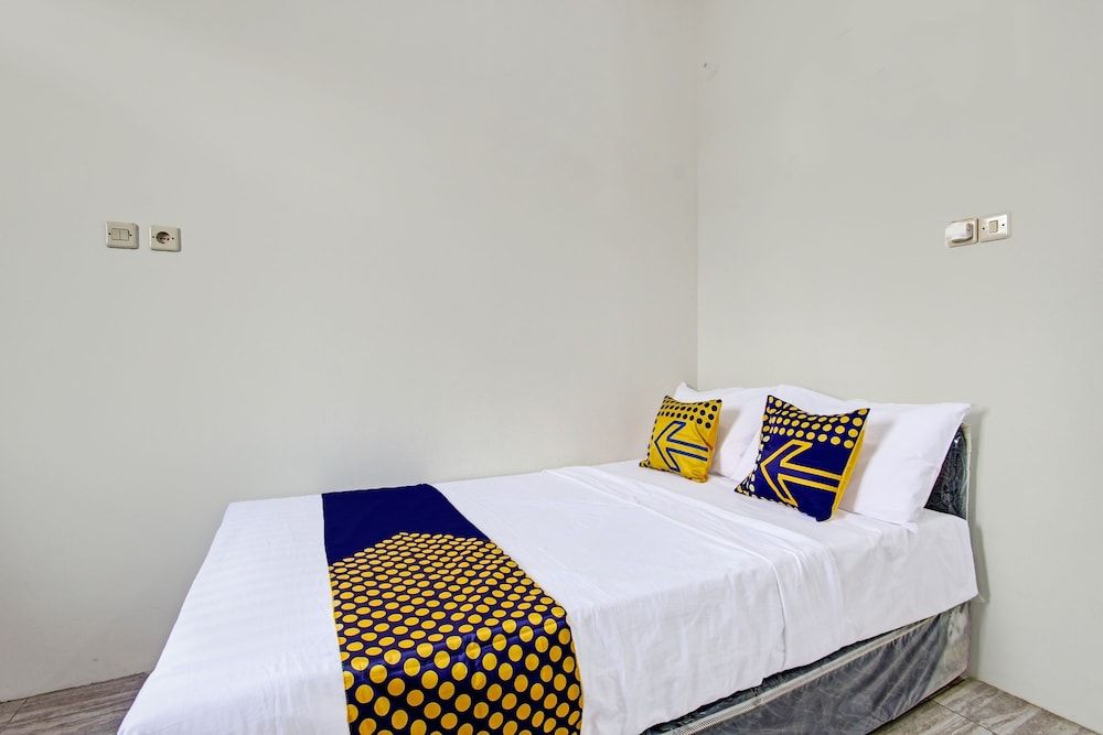 SPOT ON 92181 Kristin Homestay Economy Double Room 6