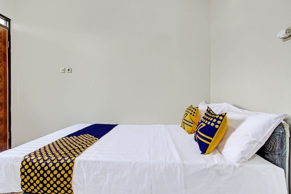 SPOT ON 92181 Kristin Homestay Economy Double Room 12