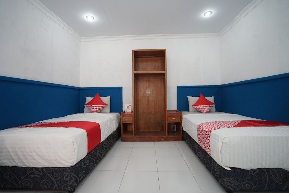 OYO 1315 Paris Hotel Standard Twin Room 3