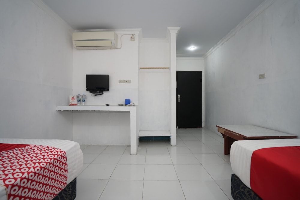 OYO 1315 Paris Hotel Standard Twin Room 5