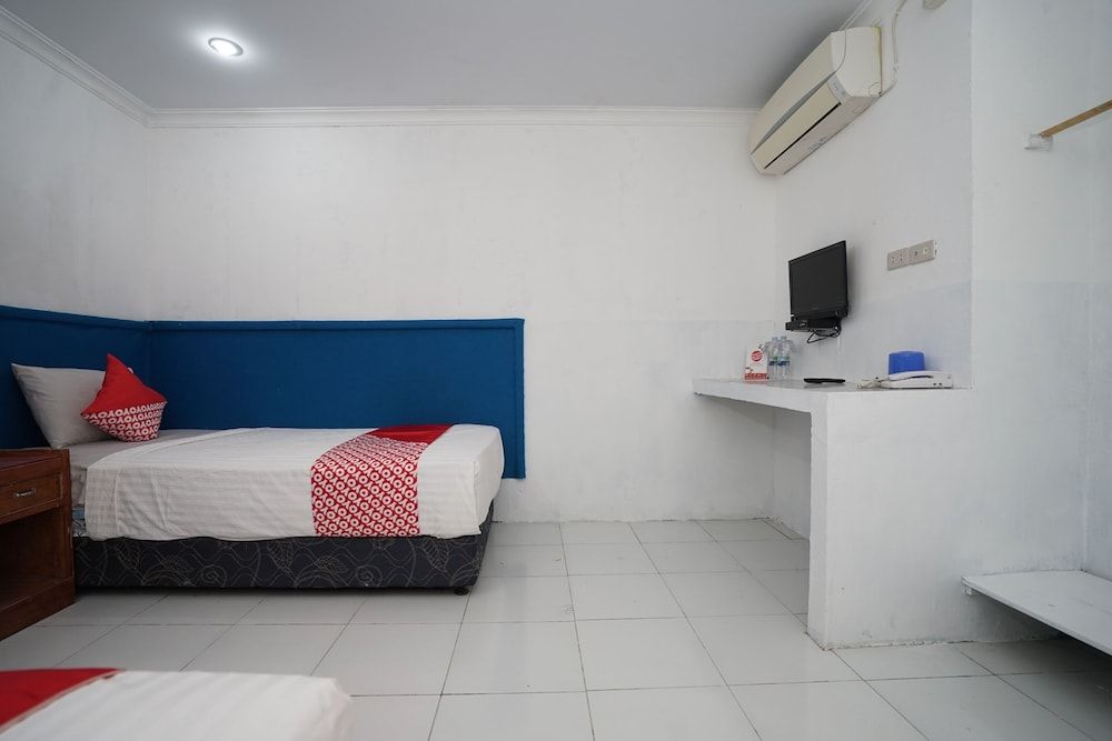 OYO 1315 Paris Hotel Standard Twin Room 2