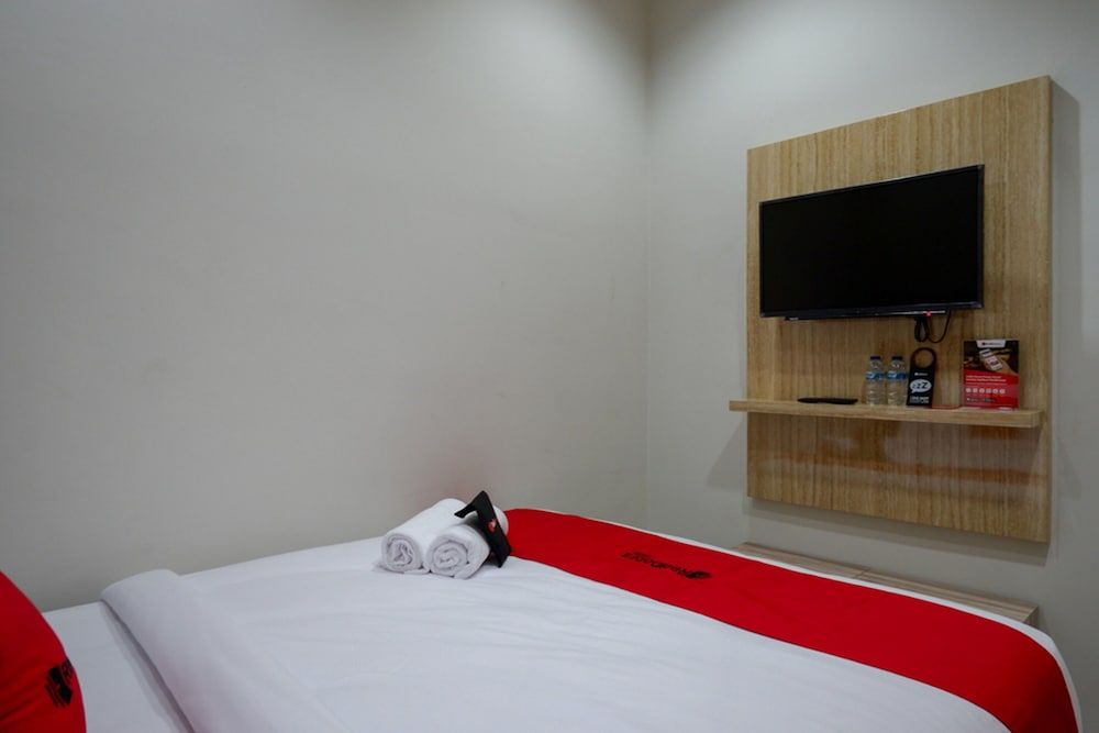 Deluxe Room (Reddoorz)