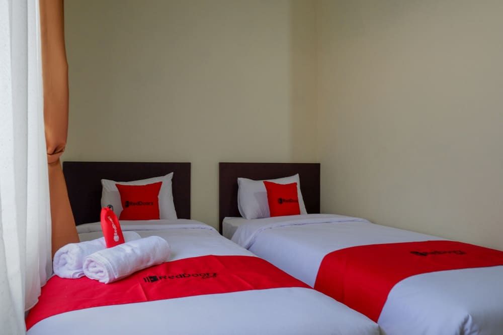 Twin Room (Reddoorz)