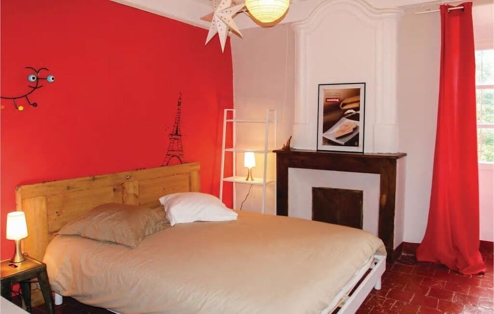 Double Room (La Surveillante)