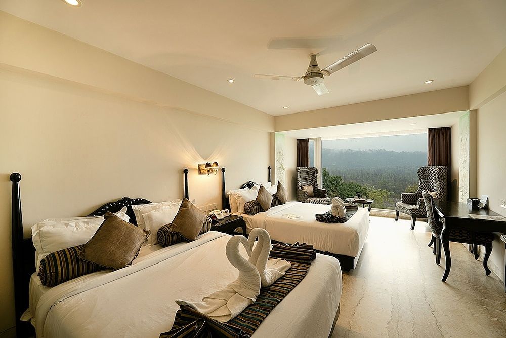 Premier Suite with 2 Queen Beds and River View and Bathtub