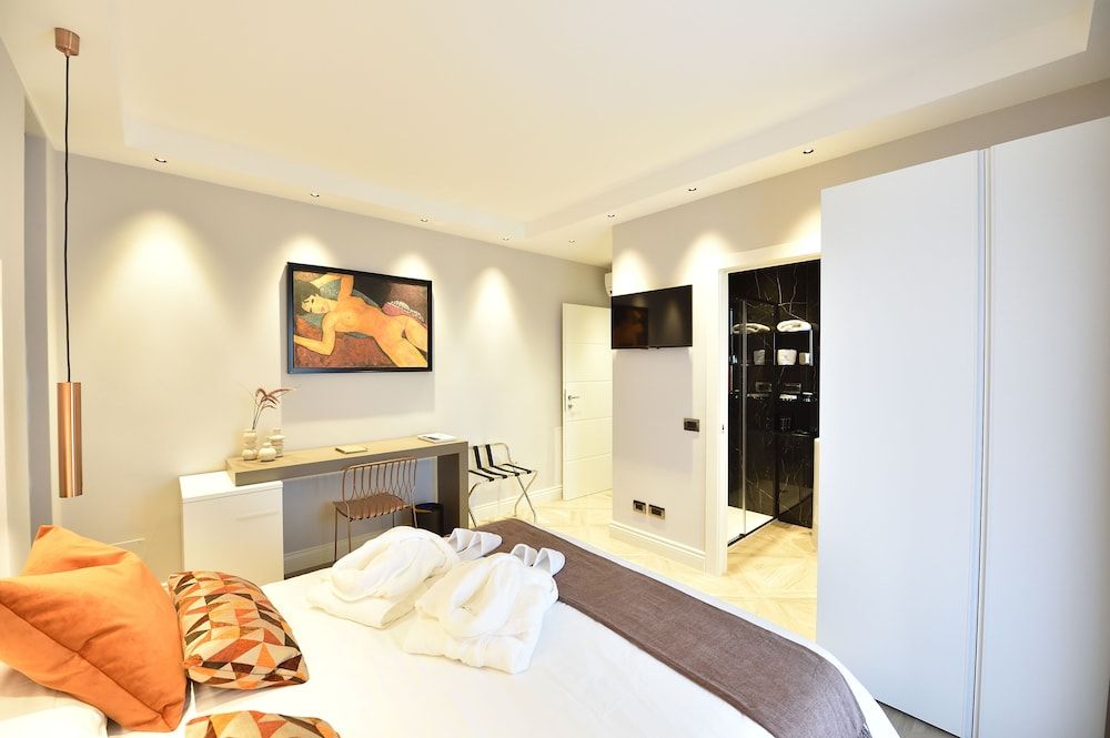 LA DEPENDANCE Deluxe Room 2