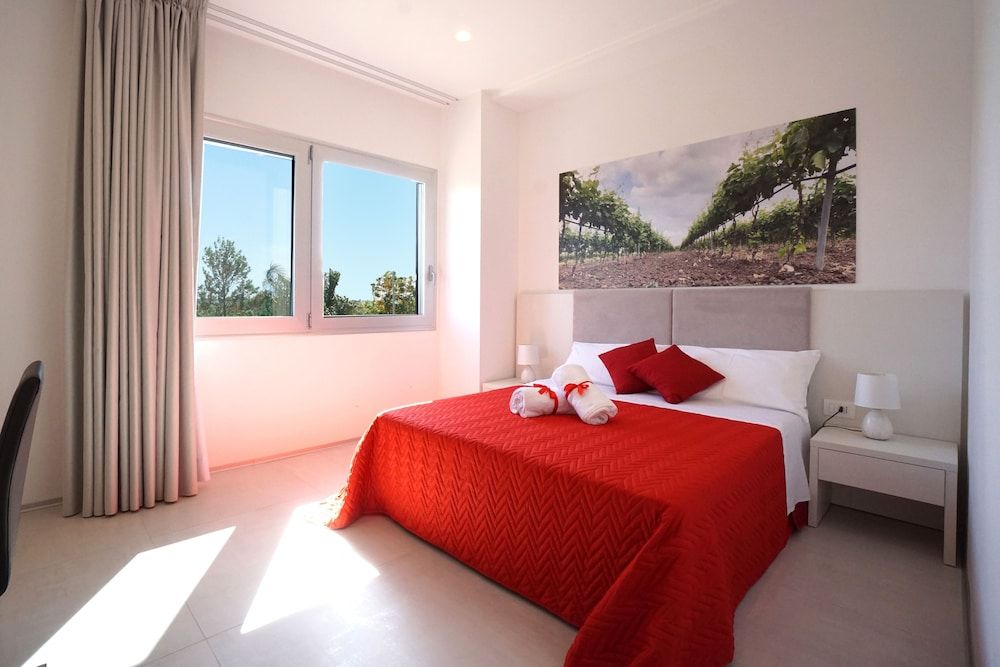Deluxe Double Room, 1 Queen Bed (Accesible with shower)