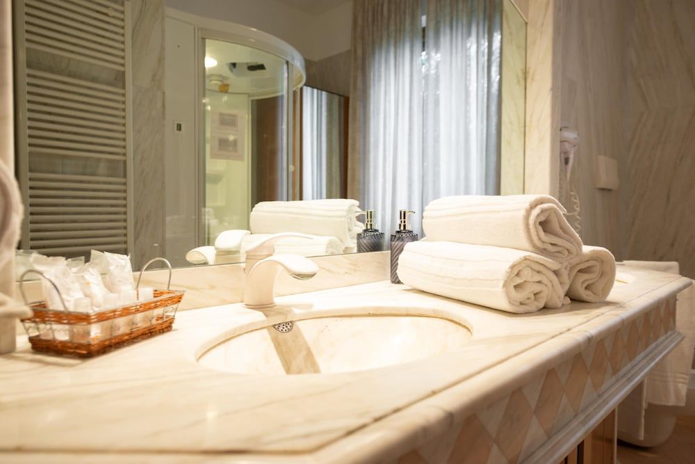 B&B Family First Family Room, Hot Tub (private entrance) 17