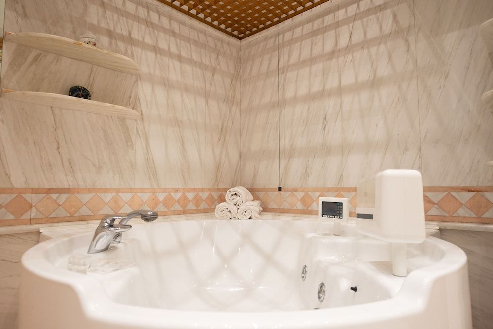 B&B Family First Luxury Suite, Jetted Tub (private entrance) 19