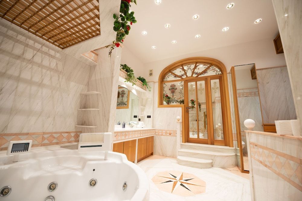 B&B Family First Luxury Suite, Jetted Tub (private entrance) 14