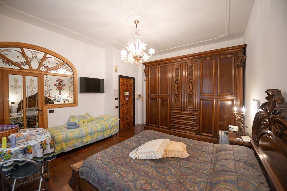 B&B Family First Luxury Suite, Jetted Tub (private entrance) 8