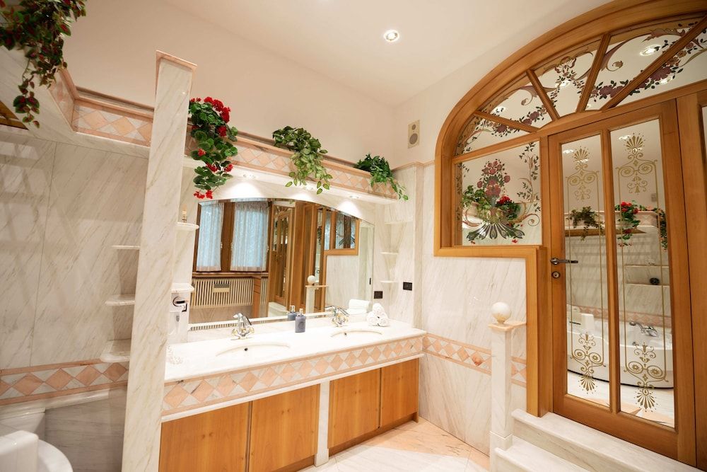 B&B Family First Luxury Suite, Jetted Tub (private entrance) 21