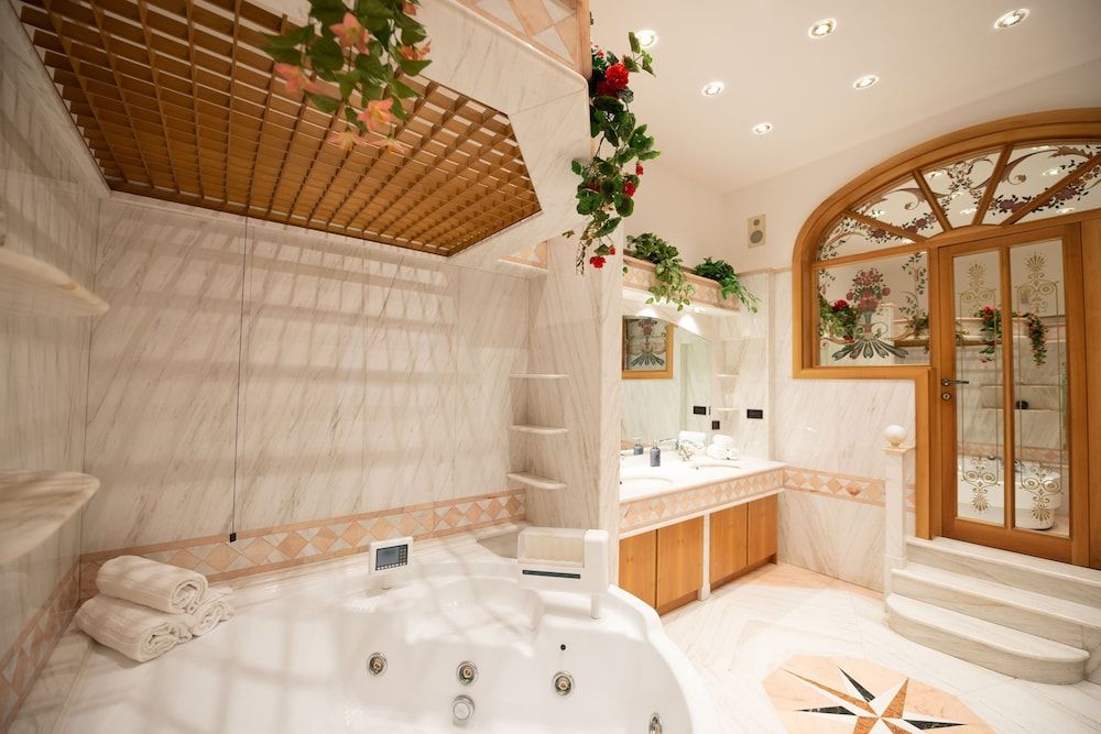 B&B Family First Luxury Suite, Jetted Tub (private entrance) 16