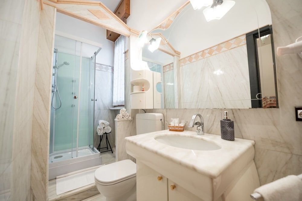 B&B Family First Deluxe Room, Private Bathroom (private entrance) 9