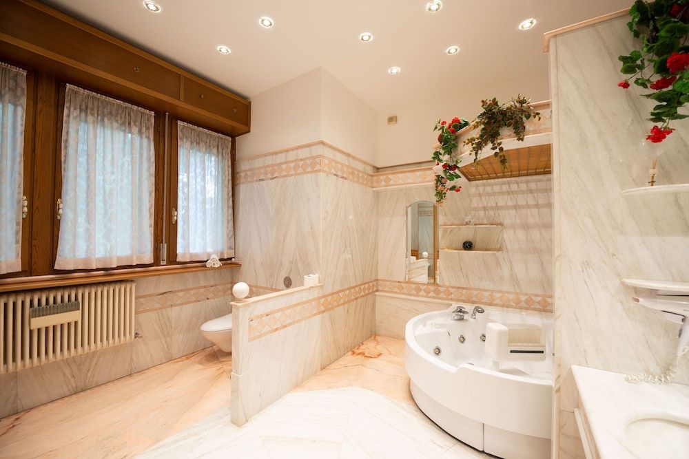 B&B Family First Luxury Suite, Jetted Tub (private entrance) 20