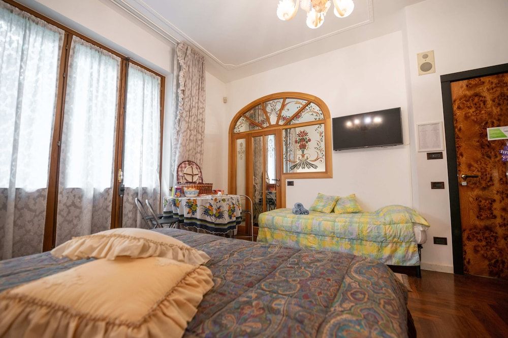 B&B Family First Luxury Suite, Jetted Tub (private entrance) 5