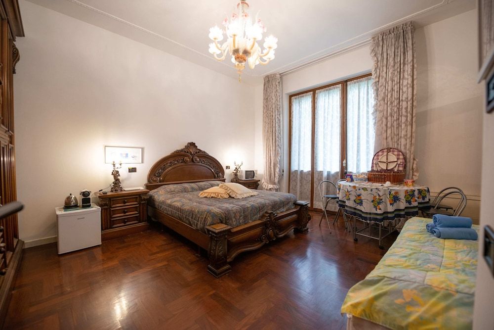 B&B Family First Luxury Suite, Jetted Tub (private entrance) 2