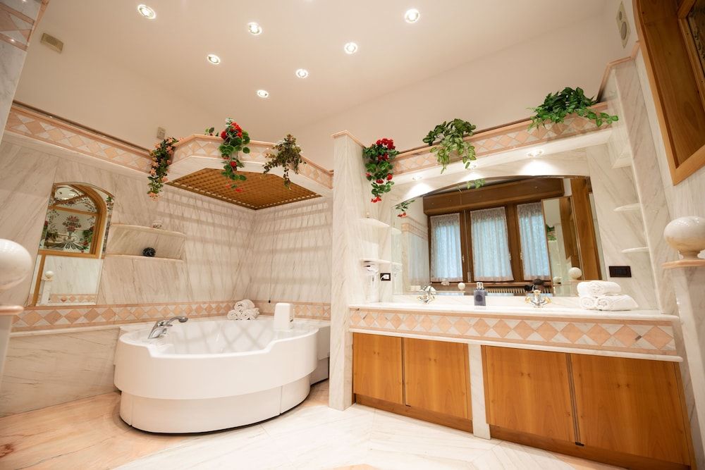 B&B Family First Luxury Suite, Jetted Tub (private entrance) 15