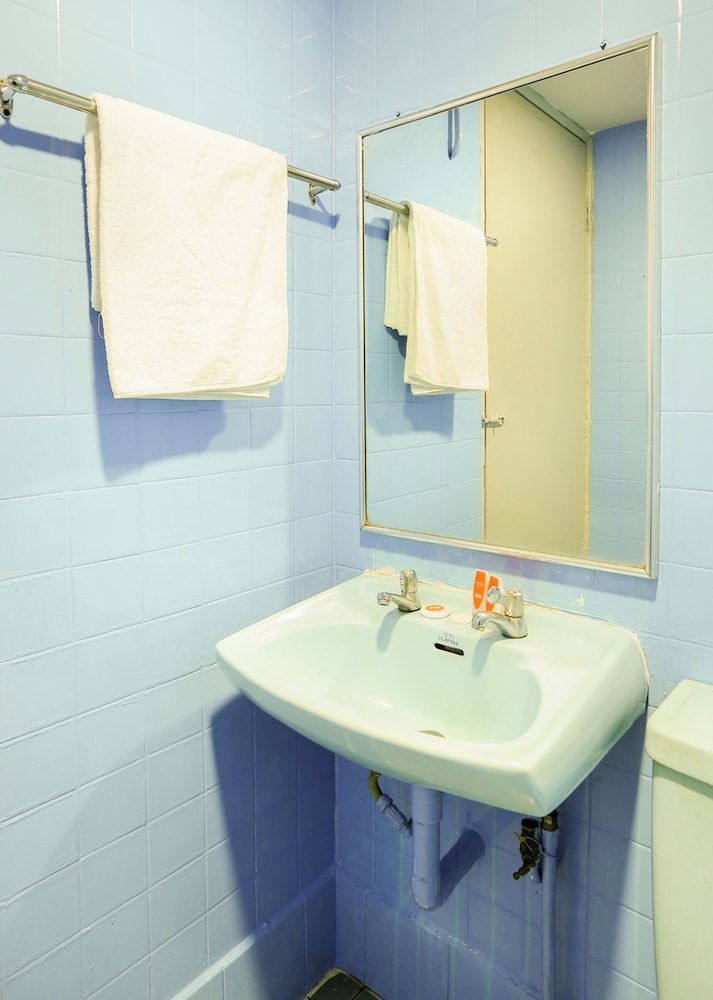 Hotel O My Hotel Deluxe Twin Room 5